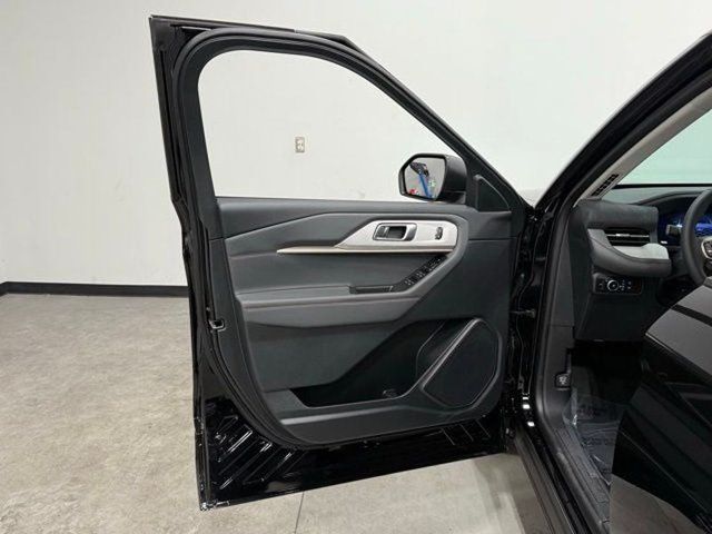 Used 2026 Ford Explorer Active w/ Active Comfort Package RWD image 13
