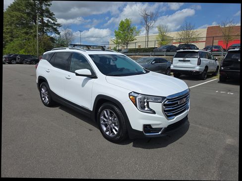 Used 2023 GMC Terrain SLT FWD image 31