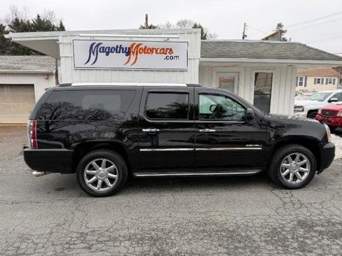 Used 2013 GMC Yukon XL Denali image 2
