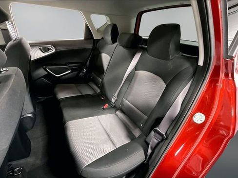 Used 2025 Kia Soul LX w/ LX Technology Package FWD image 20