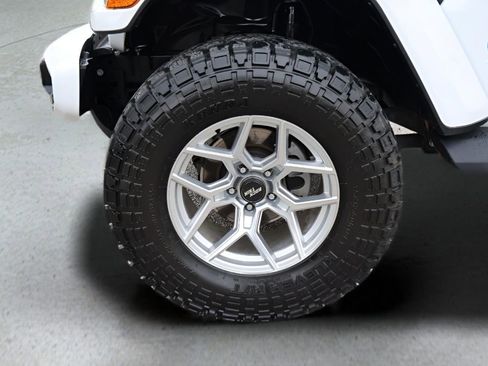 Used 2022 Jeep Wrangler Unlimited Sahara image 9