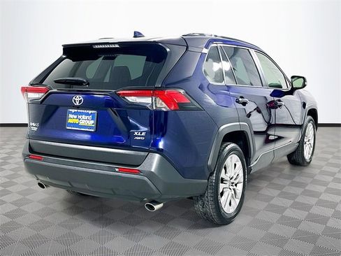 Used 2021 Toyota RAV4 XLE Premium image 7