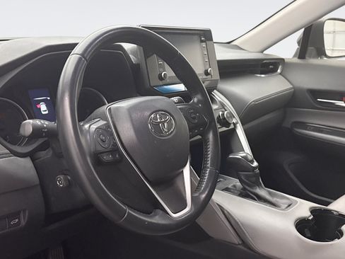 Used 2021 Toyota Venza LE w/ Carpet Mat Package (TMS) image 7