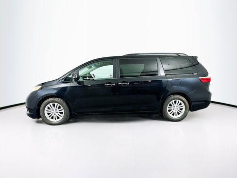 Used 2015 Toyota Sienna XLE FWD image 4