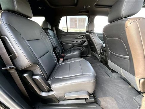Used 2023 Chevrolet Traverse LT w/ LT Premium Package AWD/4WD image 16
