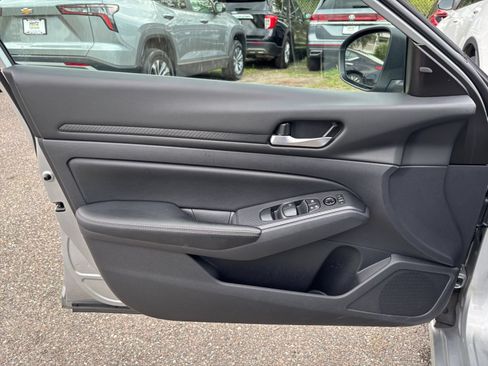 Used 2025 Nissan Altima 2.5 SV FWD image 18