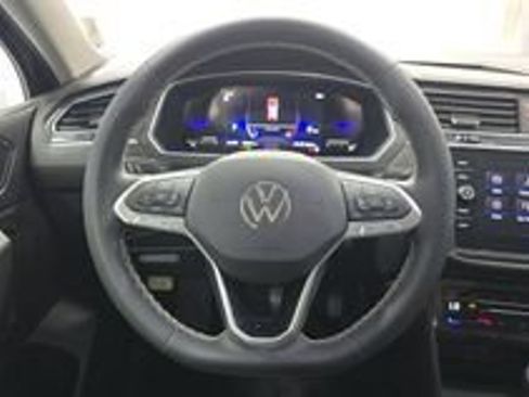 Used 2023 Volkswagen Tiguan SE FWD image 17