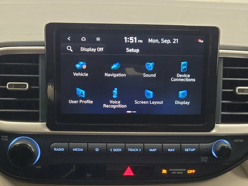 Used 2025 Hyundai Venue Limited FWD image 25