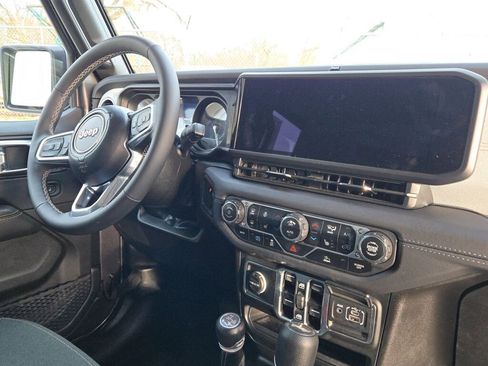 Certified 2025 Jeep Wrangler Unlimited Sahara image 10