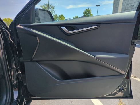 Used 2025 Kia Niro LX FWD image 32