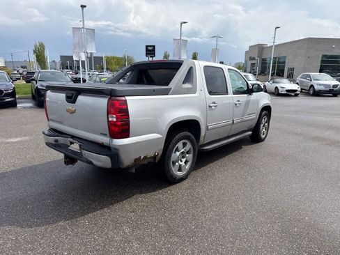 Used 2010 Chevrolet Avalanche LT AWD/4WD image 12