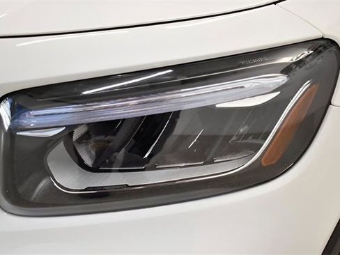 Used 2025 Mercedes-Benz GLB 250 4MATIC w/ Winter Package image 17