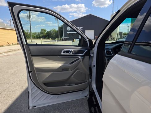 Used 2013 Ford Explorer XLT FWD image 4