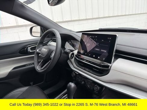 Used 2025 Jeep Compass Limited image 37