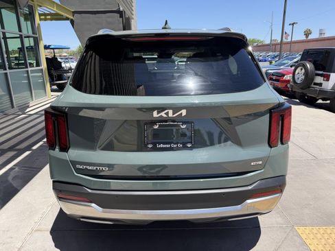 Used 2025 Kia Sorento EX w/ EX Panoramic Sunroof Package FWD image 13