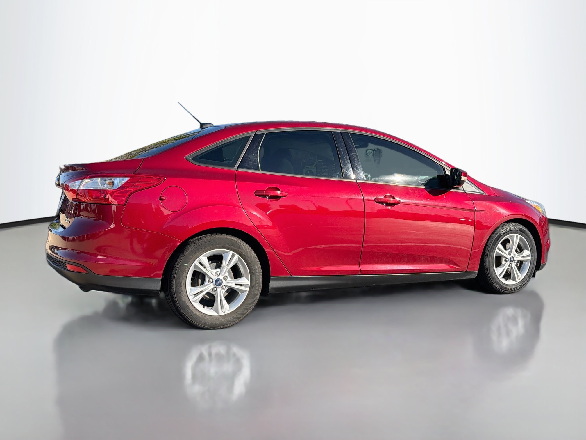 Used 2014 Ford Focus SE FWD image 2