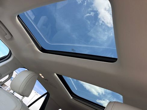 Used 2019 Ford Explorer Platinum AWD/4WD image 21