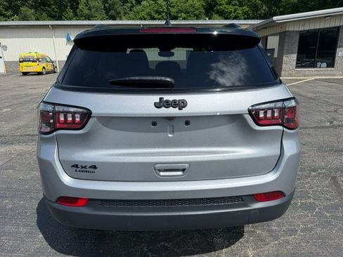 Used 2023 Jeep Compass Latitude w/ Convenience Group AWD/4WD image 5