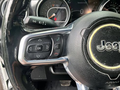 Used 2020 Jeep Wrangler Unlimited Sahara AWD/4WD image 22
