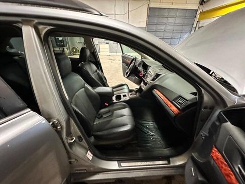 Used 2011 Subaru Outback 2.5i Limited w/ PWR Moonroof Pkg AWD/4WD image 29