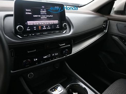 Used 2022 Nissan Rogue SV FWD image 11