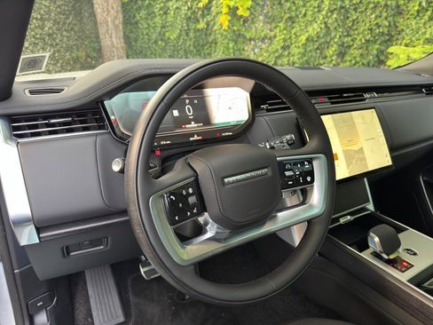 New 2025 Land Rover Range Rover SE image 10