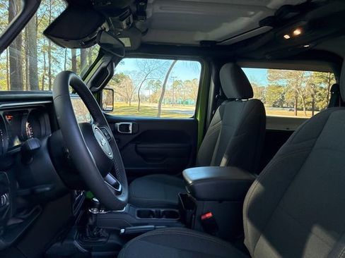 Used 2025 Jeep Wrangler Sport S image 20