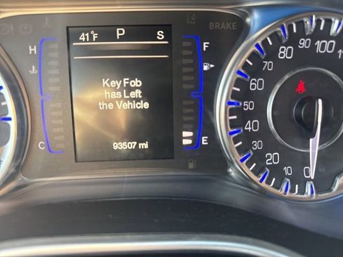 Used 2015 Chrysler 200 Limited w/ Convenience Group image 19