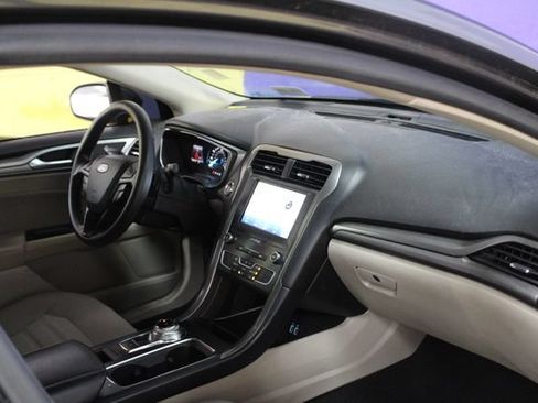 Used 2019 Ford Fusion SE AWD/4WD image 10