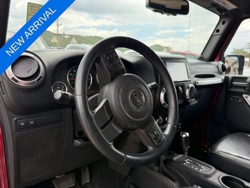 Used 2013 Jeep Wrangler Unlimited Rubicon w/ Connectivity Group AWD/4WD image 10
