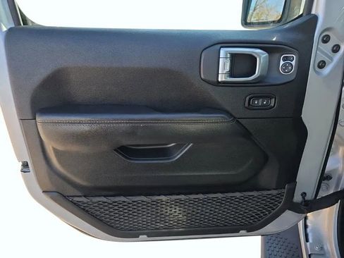 Used 2022 Jeep Wrangler Unlimited Sahara image 11