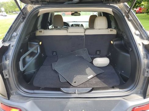 Used 2015 Jeep Cherokee Latitude AWD/4WD image 29