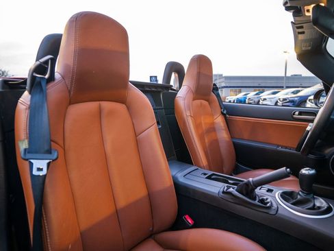 Used 2008 MAZDA MX-5 Miata Grand Touring w/ Premium Pkg image 20