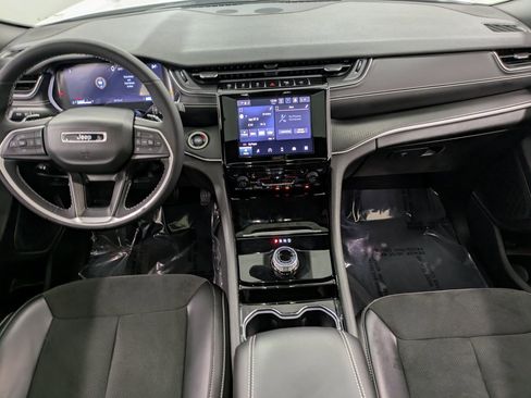 Used 2023 Jeep Grand Cherokee Altitude image 23