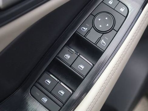 Used 2025 Nissan Rogue SV FWD image 14