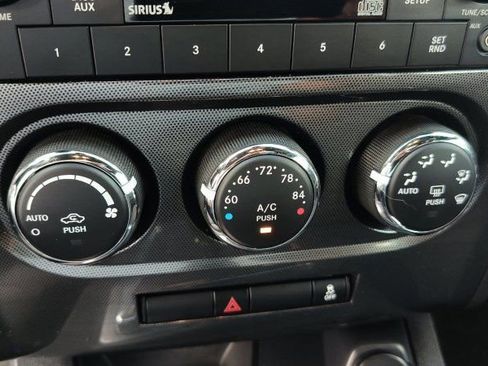 Used 2011 Dodge Challenger SE image 15