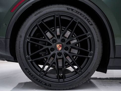 New 2026 Porsche Macan 4 Electric image 10