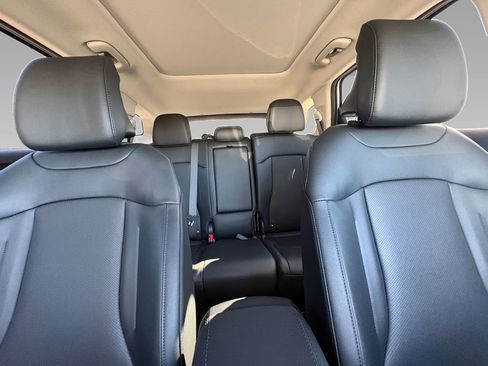 Used 2025 Kia Sportage EX w/ Premium Package image 2