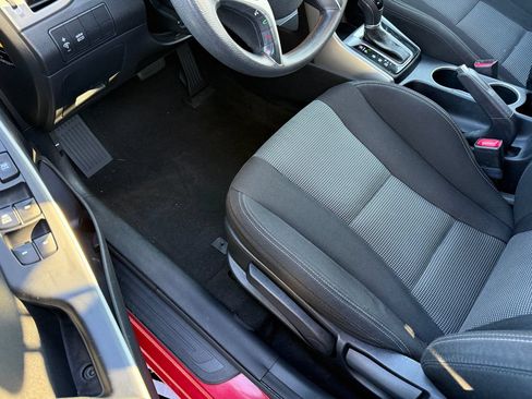 Used 2014 Hyundai Elantra GT FWD image 12
