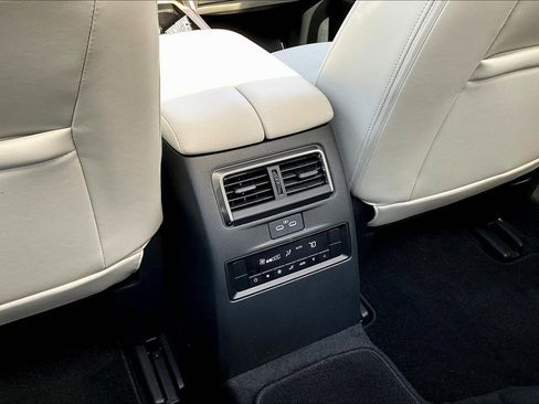 Used 2024 MAZDA CX-90 3.3 Turbo S w/ Premium Package image 32