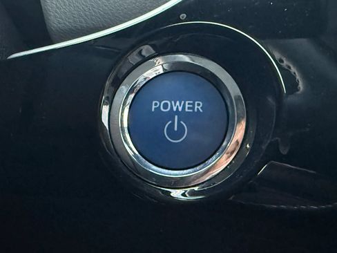 Used 2017 Toyota Prius Prime Advanced FWD image 30
