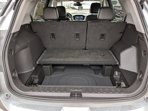 Used 2024 GMC Terrain SLT image 25