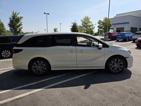 Certified 2025 Honda Odyssey Touring image 8