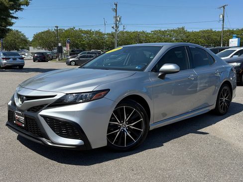 Used 2021 Toyota Camry SE FWD image 2