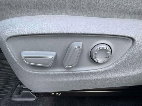 Used 2024 Toyota Highlander Limited image 14