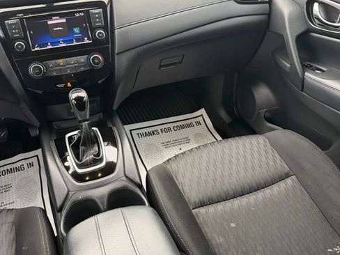 Used 2018 Nissan Rogue S FWD image 17