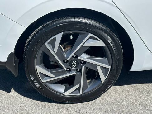 Certified 2025 Hyundai Elantra Sport FWD image 9