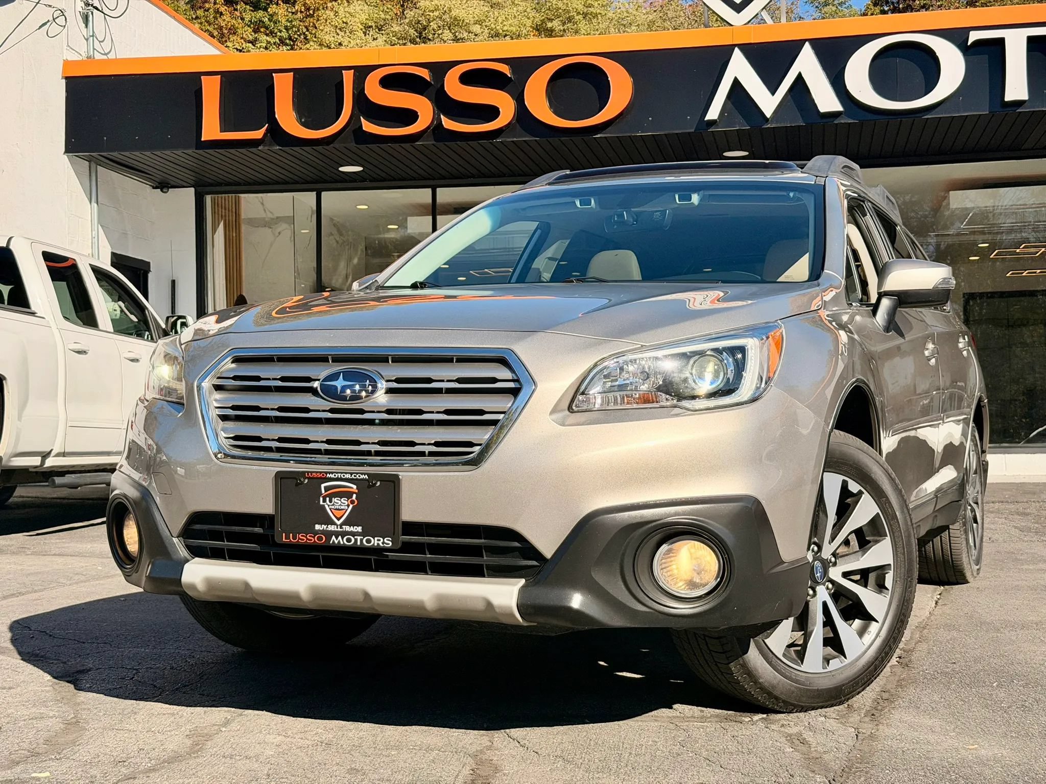 Used 2017 Subaru Outback 2.5i Limited AWD/4WD image 1
