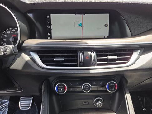 Used 2022 Alfa Romeo Stelvio Ti AWD/4WD image 32