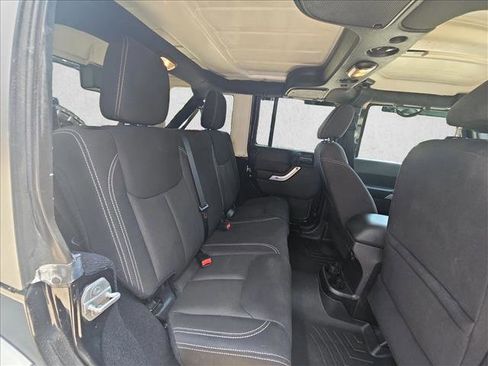 Used 2015 Jeep Wrangler Unlimited Rubicon AWD/4WD image 18